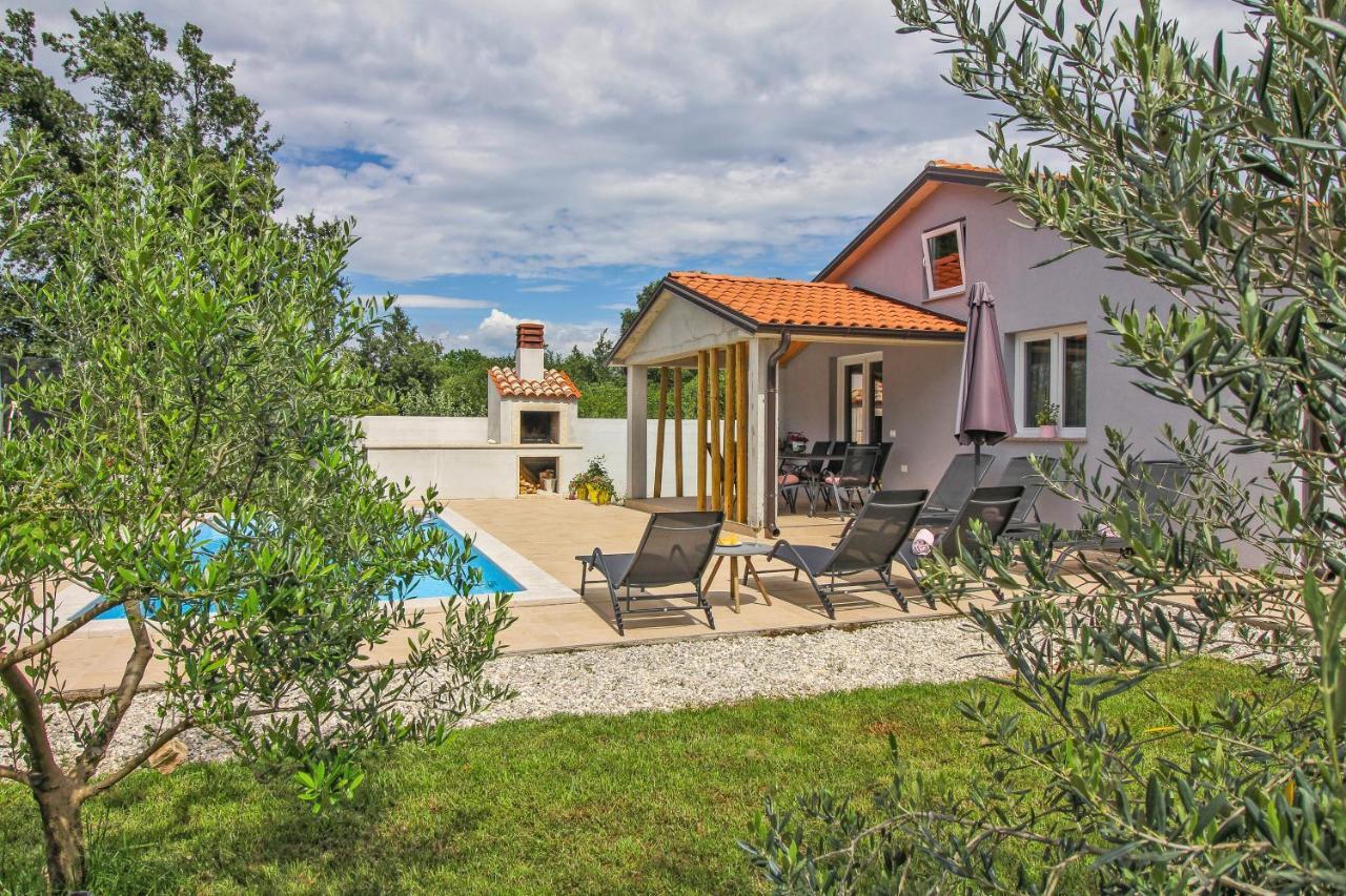 Natascha In Pamici - Haus Fuer 6 Personen Villa Žminj Exterior foto