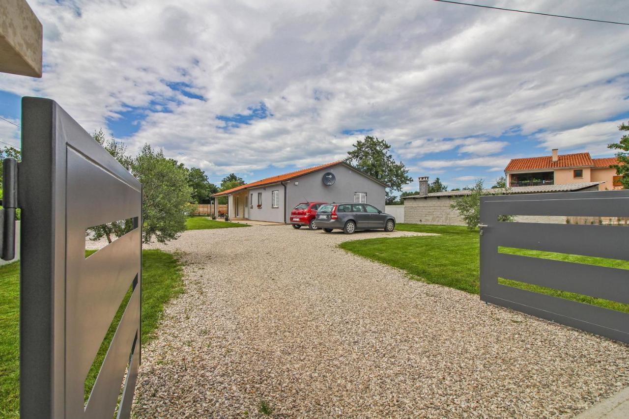 Natascha In Pamici - Haus Fuer 6 Personen Villa Žminj Exterior foto