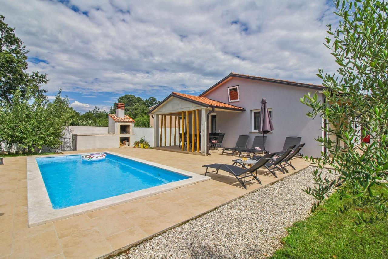 Natascha In Pamici - Haus Fuer 6 Personen Villa Žminj Exterior foto