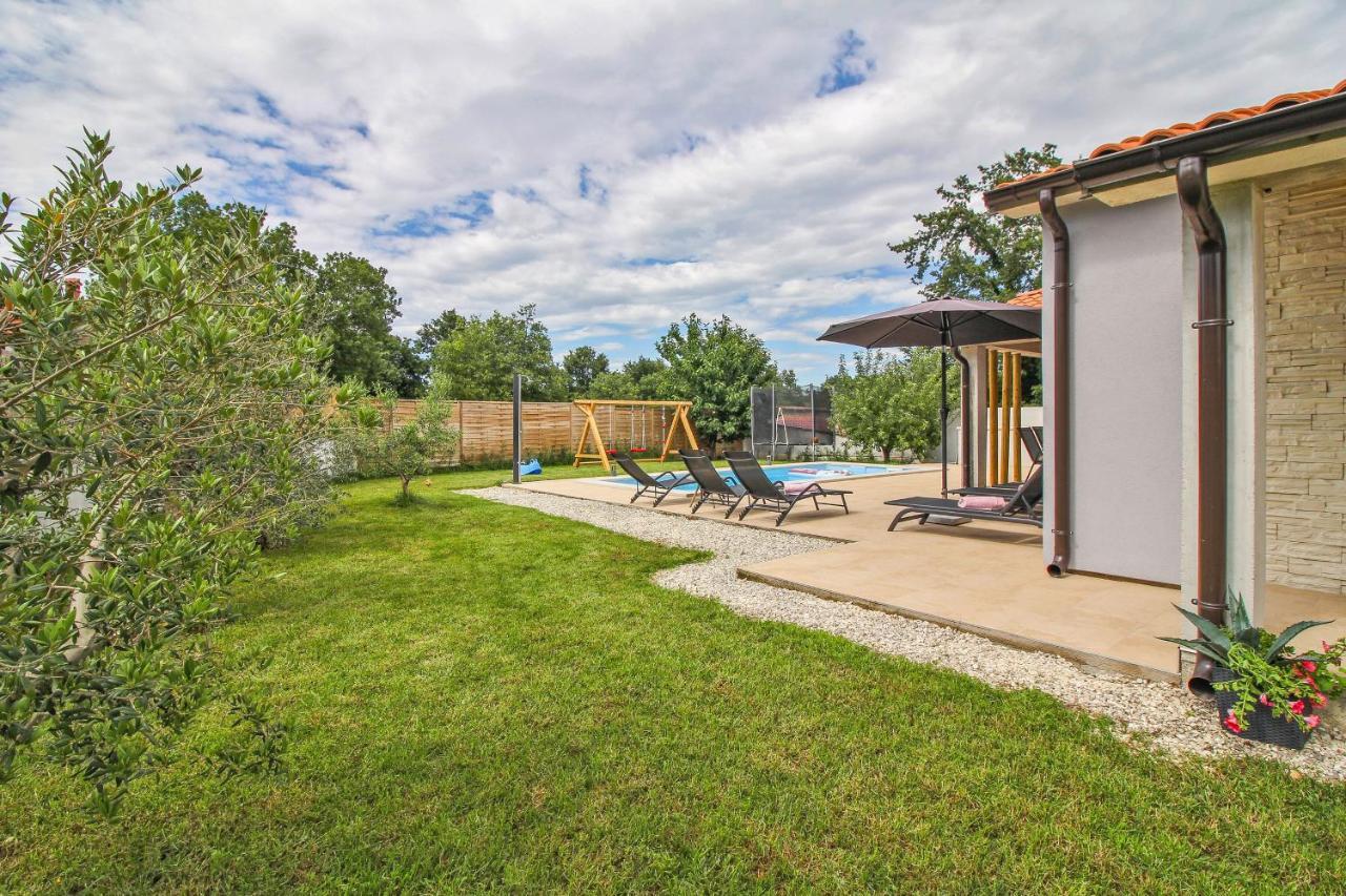 Natascha In Pamici - Haus Fuer 6 Personen Villa Žminj Exterior foto