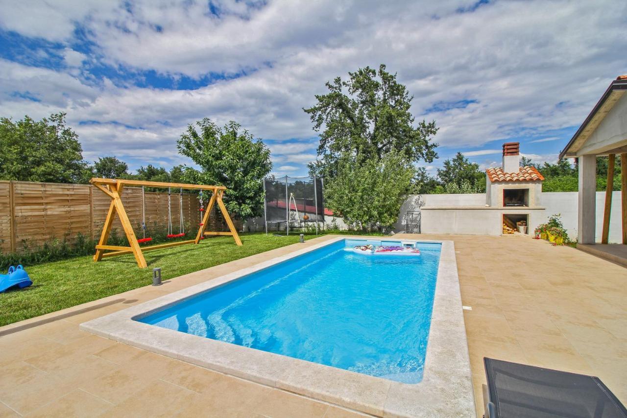 Natascha In Pamici - Haus Fuer 6 Personen Villa Žminj Exterior foto