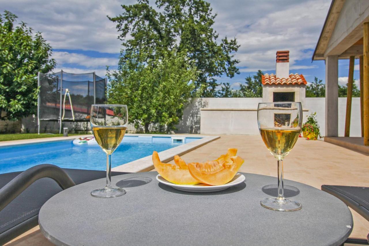 Natascha In Pamici - Haus Fuer 6 Personen Villa Žminj Exterior foto