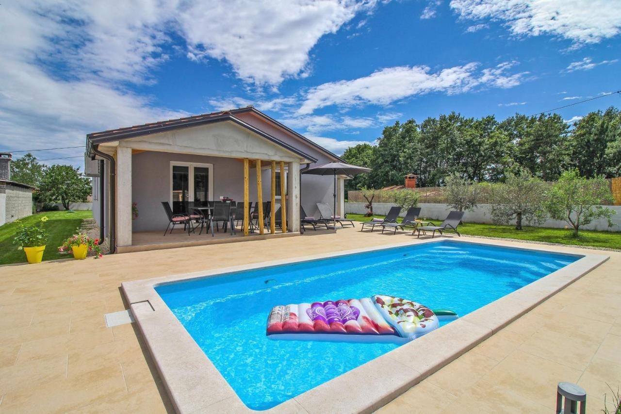 Natascha In Pamici - Haus Fuer 6 Personen Villa Žminj Exterior foto