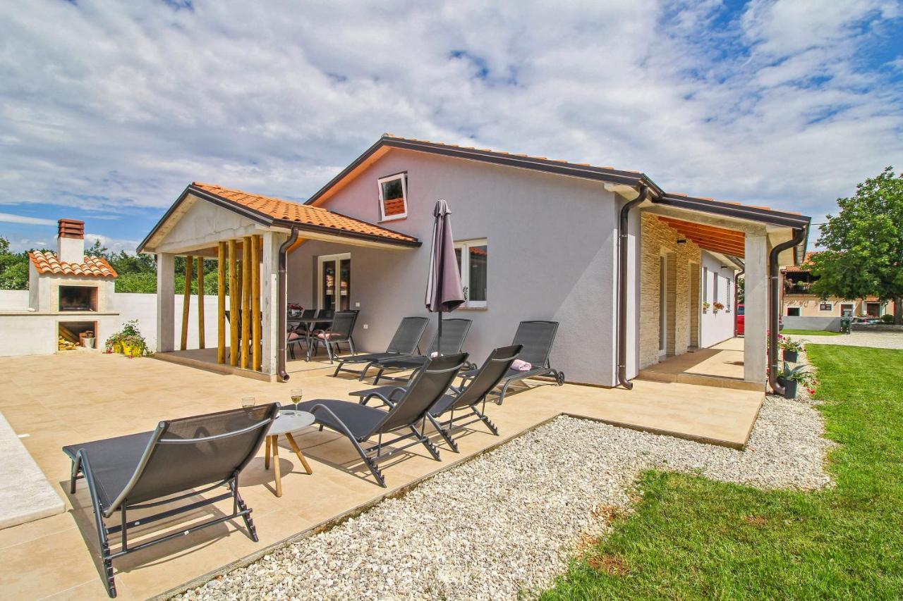 Natascha In Pamici - Haus Fuer 6 Personen Villa Žminj Exterior foto