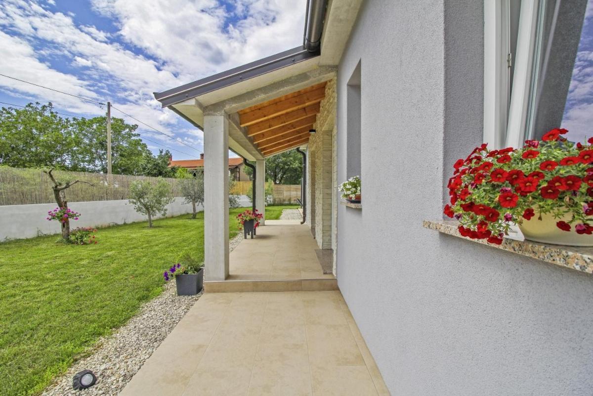 Natascha In Pamici - Haus Fuer 6 Personen Villa Žminj Exterior foto