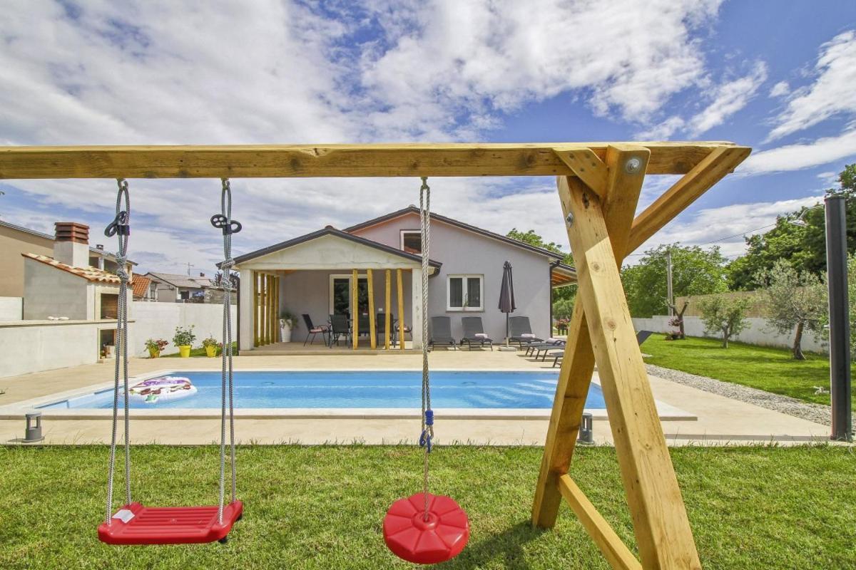 Natascha In Pamici - Haus Fuer 6 Personen Villa Žminj Exterior foto