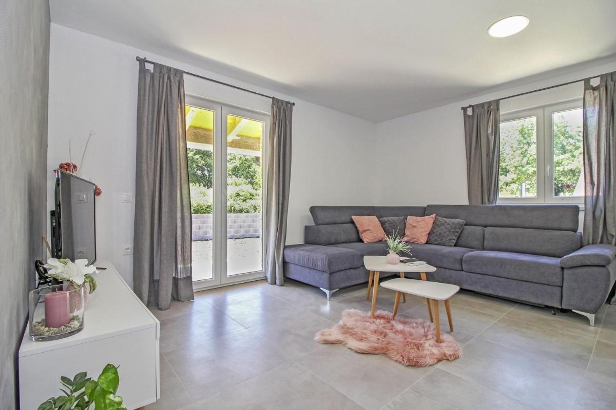Natascha In Pamici - Haus Fuer 6 Personen Villa Žminj Exterior foto
