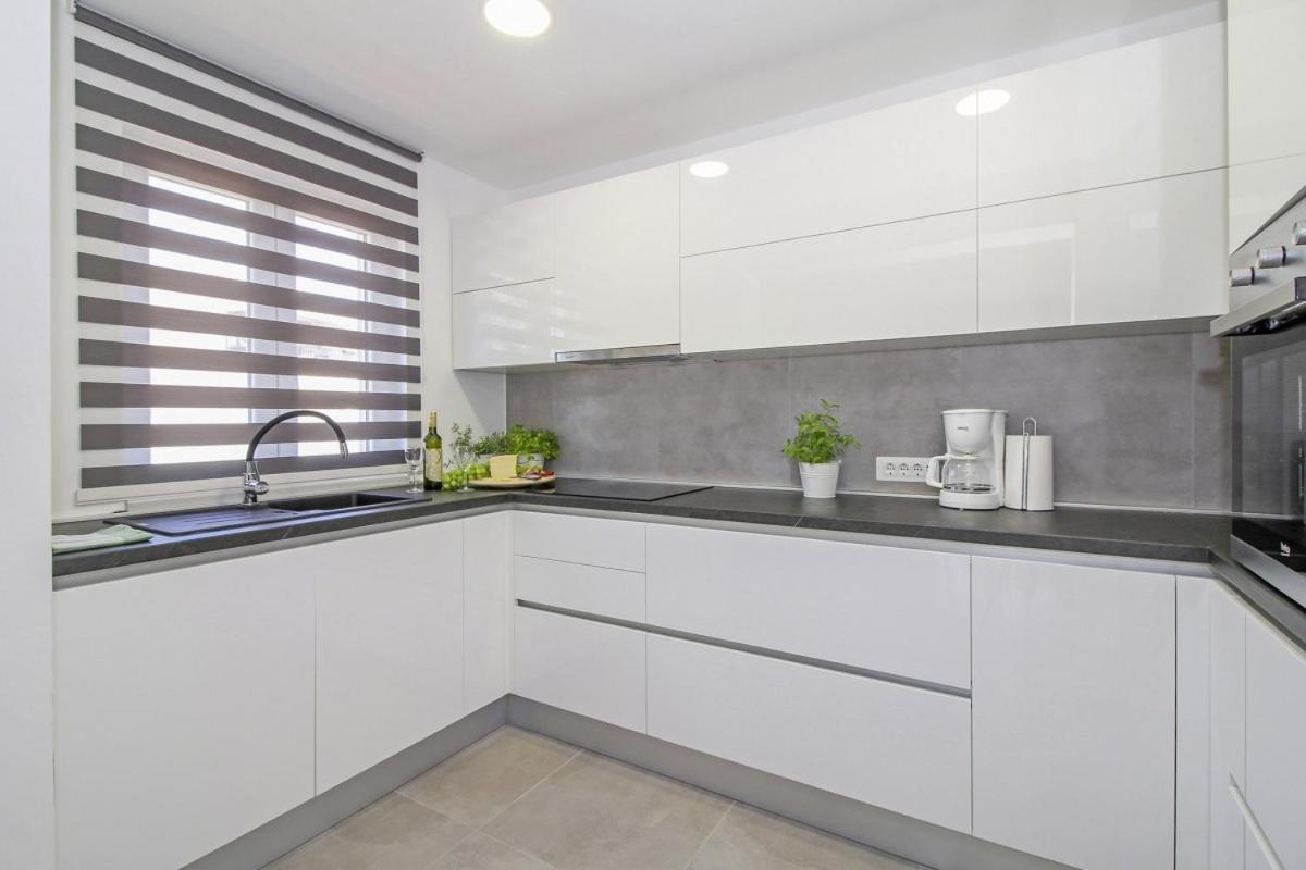 Natascha In Pamici - Haus Fuer 6 Personen Villa Žminj Exterior foto