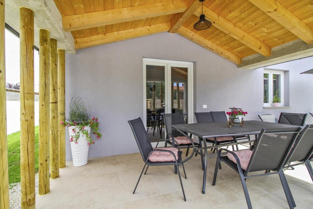 Natascha In Pamici - Haus Fuer 6 Personen Villa Žminj Exterior foto
