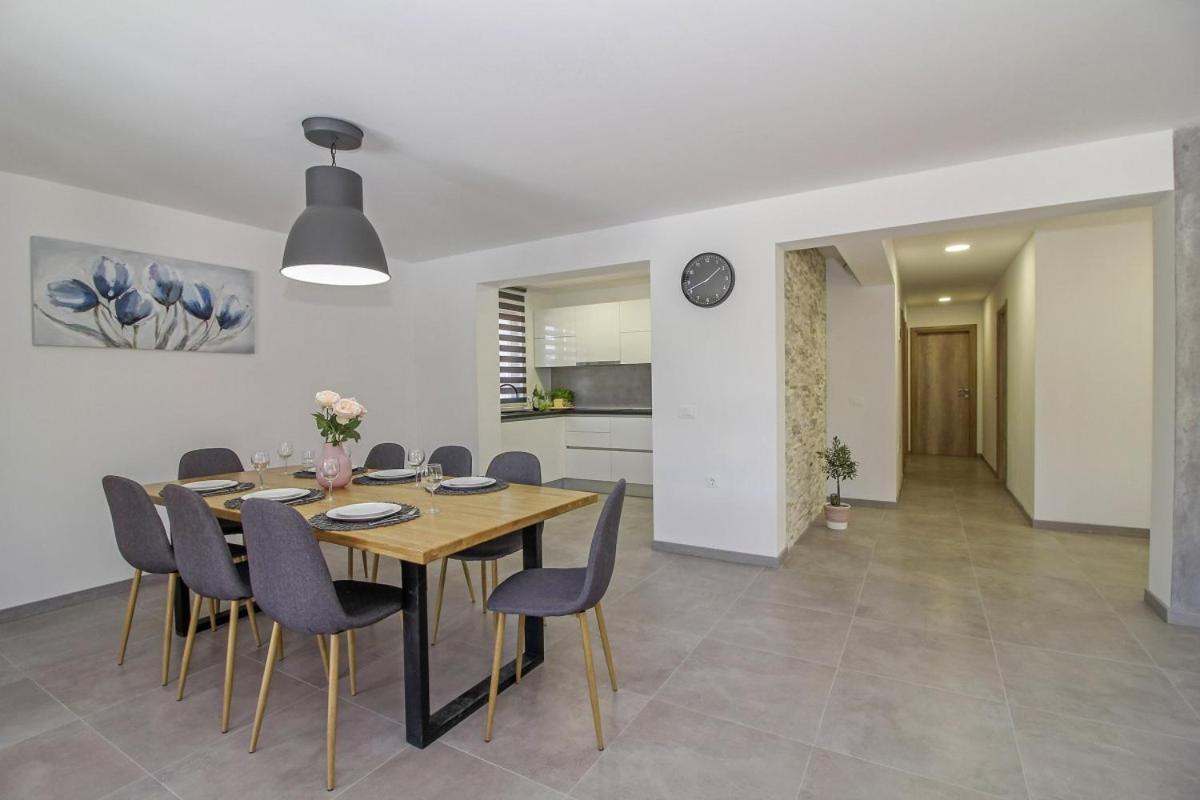Natascha In Pamici - Haus Fuer 6 Personen Villa Žminj Exterior foto