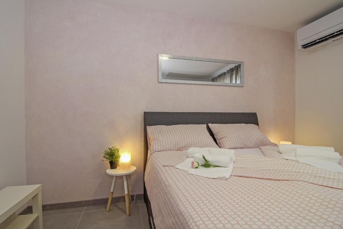 Natascha In Pamici - Haus Fuer 6 Personen Villa Žminj Exterior foto