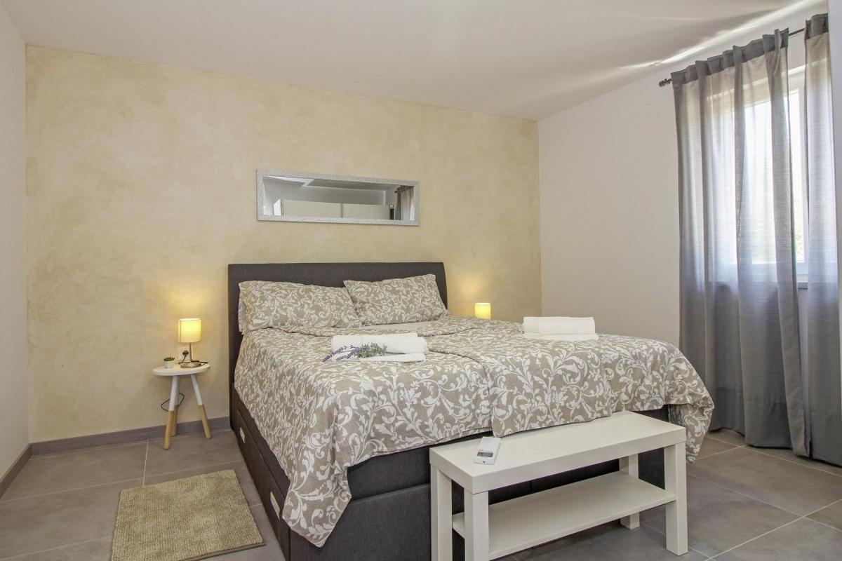 Natascha In Pamici - Haus Fuer 6 Personen Villa Žminj Exterior foto